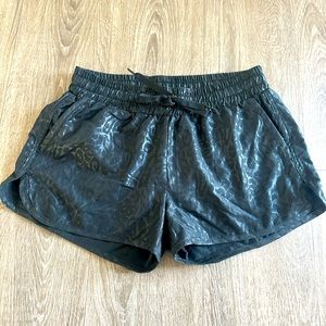 Zyia Black Leopard Print Shorts Size Medium
